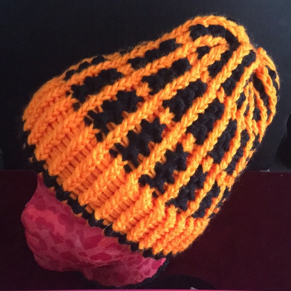 🩸Kids Orange and Black Beanie 🩸 - Picture 1 of 6